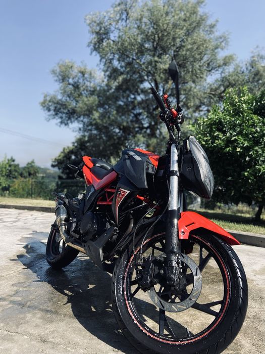 Mota 125cc impecavel!