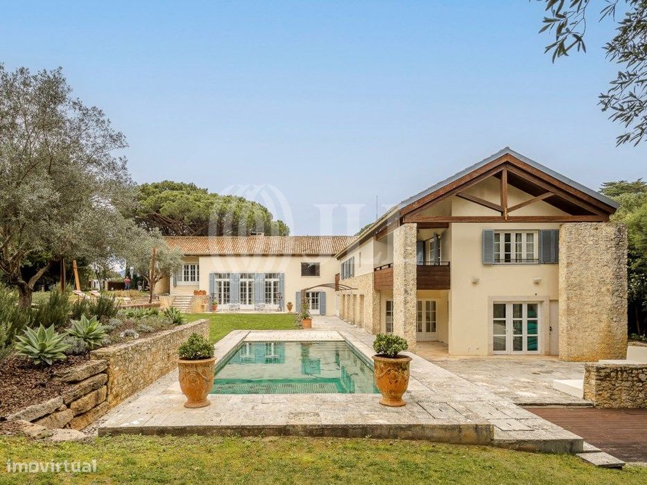 Moradia T5 com jardim e piscina na Quinta Patino, Estoril