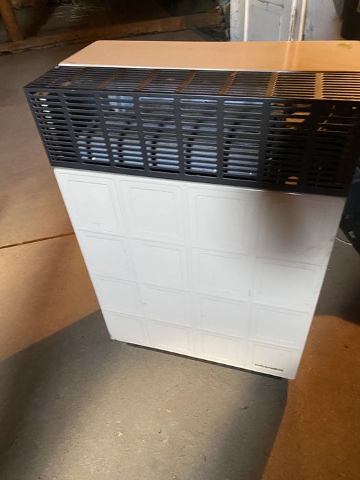 Конвектор (новий) 8 тис. та газова колонка Junkers,б.у. 2 тис.