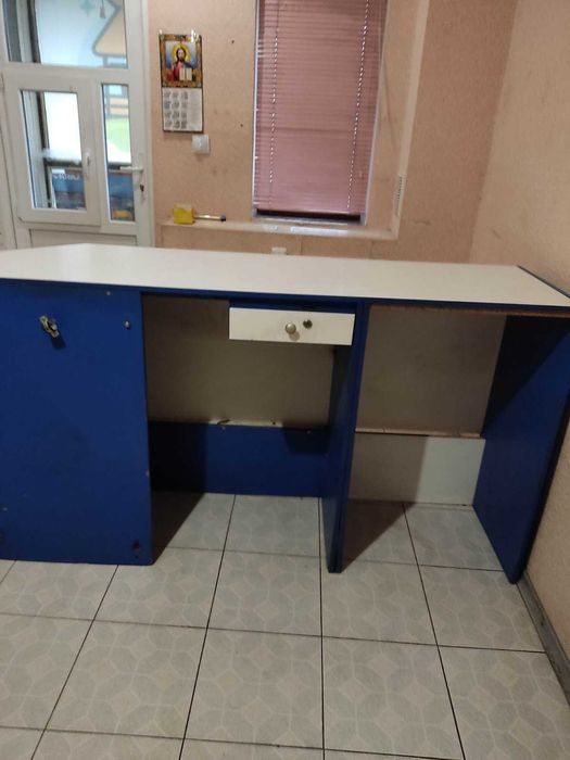 продается офисный стол