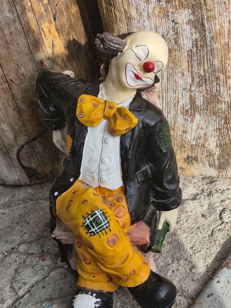 Figura klauna pijaka