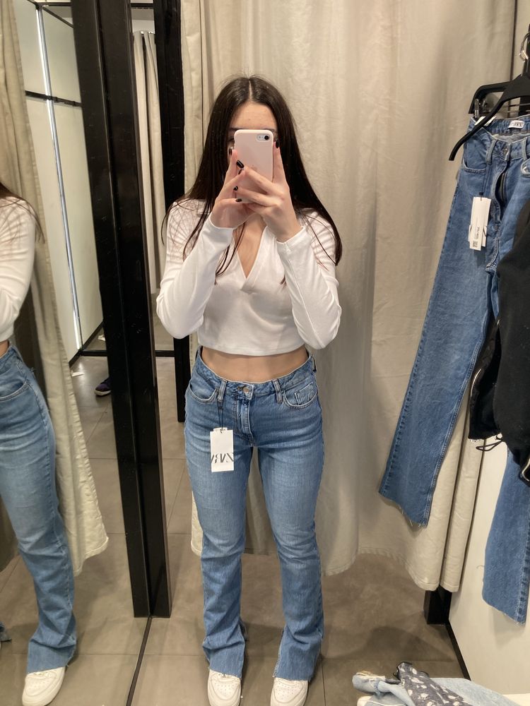 Джинсы Zara клеш с разрезами