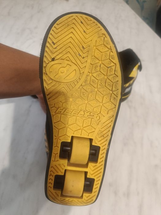 Heelys, хилиси,продам кросовки на колесах