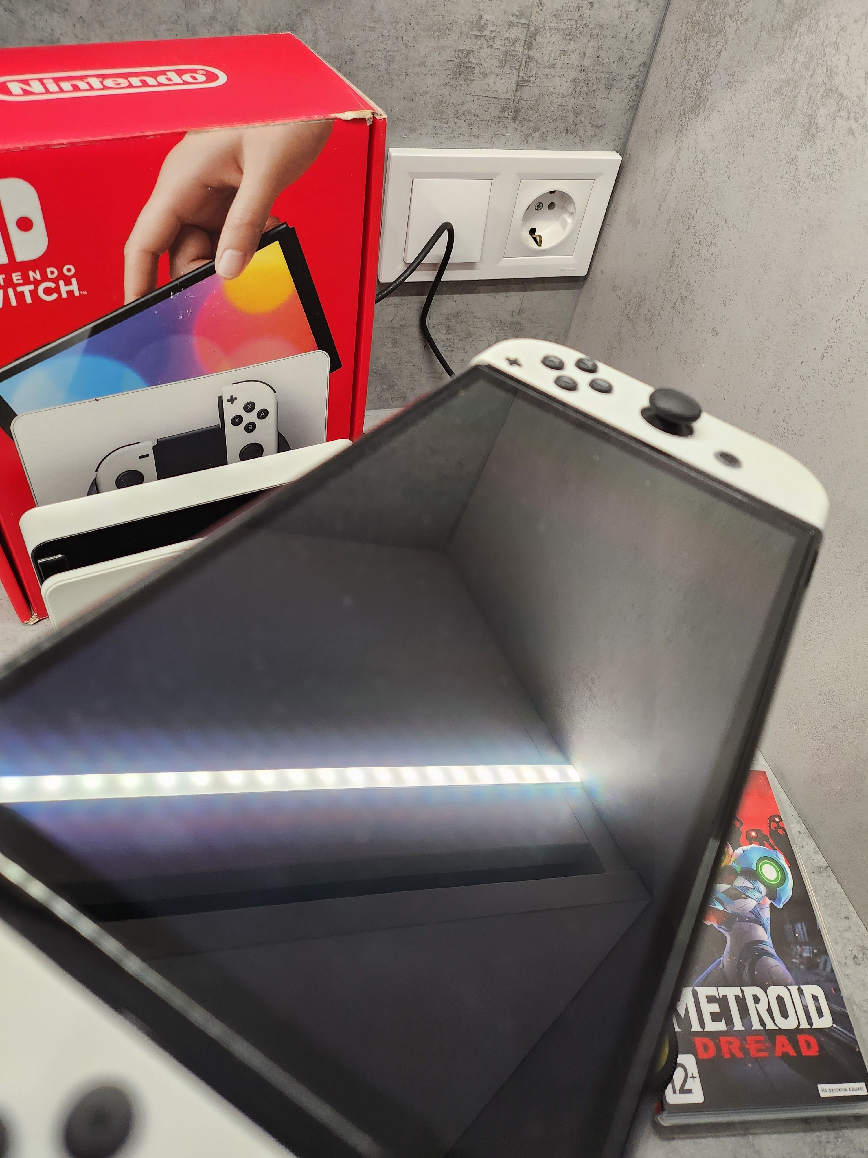 Nintendo Switch OLED + кейс + геймпад + акаунт з іграми