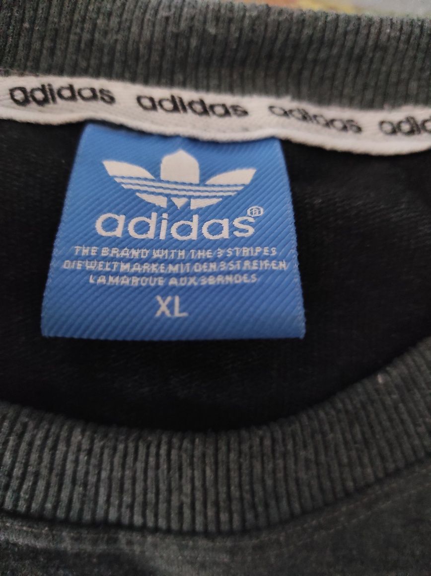 Кофта adidas майже нова