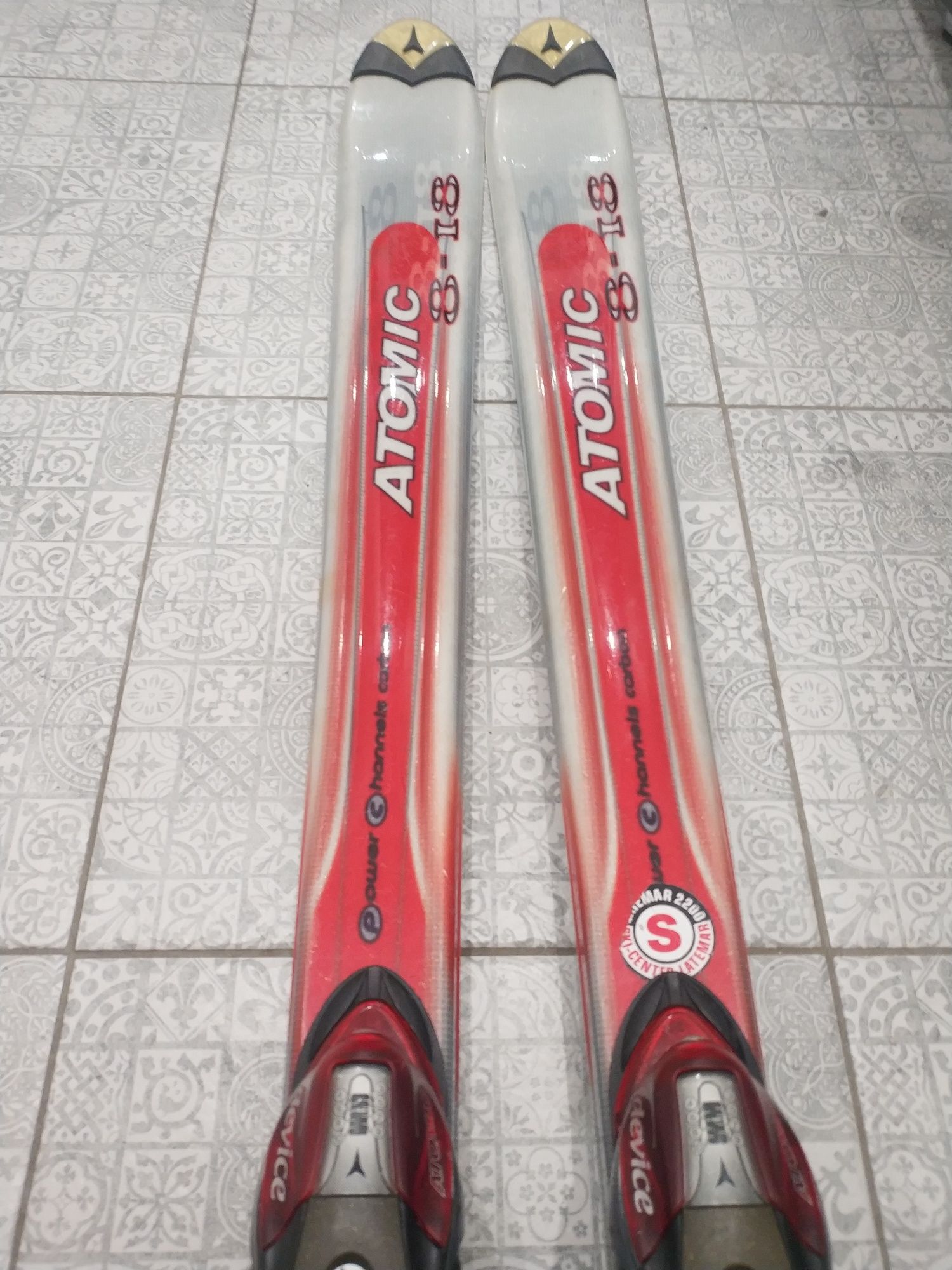 Narty Atomic Beta Carv 8.18