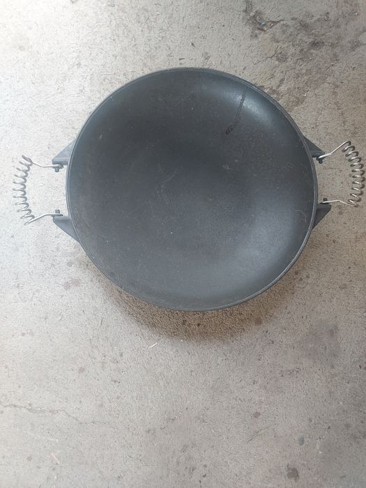 Wok żeliwny 34 cm