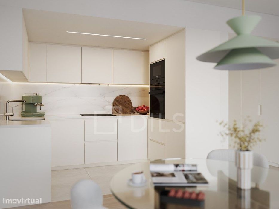 Apartamento T2 com varanda em Santo António dos Cavaleiros