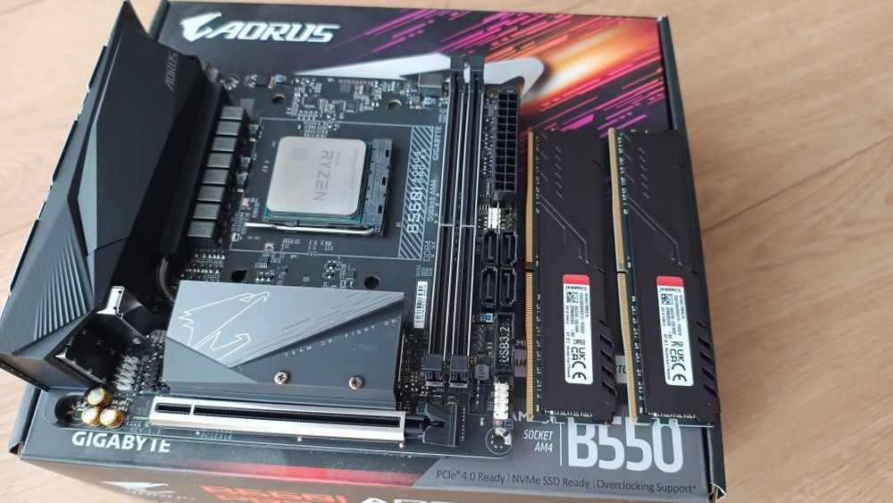 Płyta Gigabyte B550I + AMD Ryzen 7 3700X + RAM 16GB 3600MHz