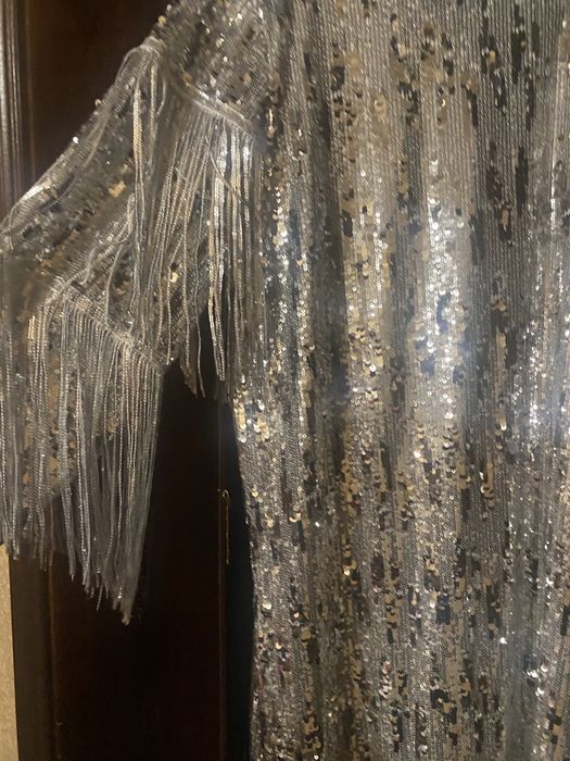 Платье нарядное  размер м-л