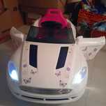 Carro menina passeio