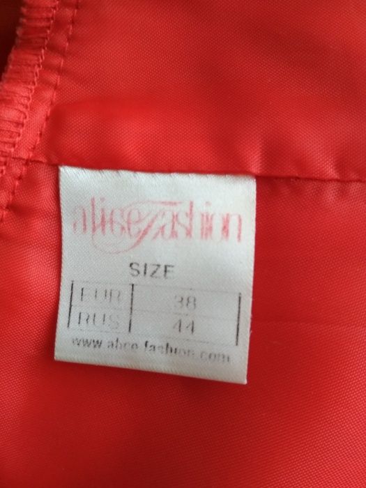 Красивое нарядное красное платье 44р.