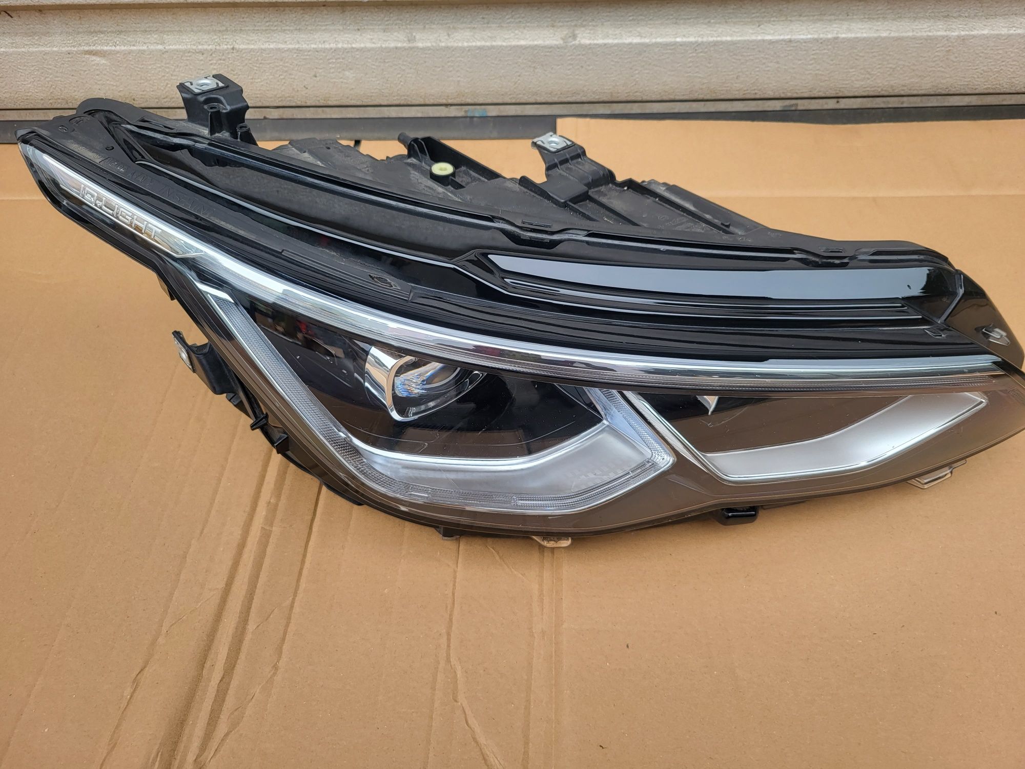 Vw Golf 8 VIII Lampa prawy przód Matrix IQ.LIGHT