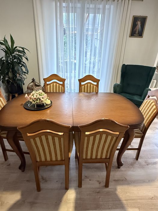 Drewniany stół rozkładany + 6 krzeseł – solidny komplet jadalniany