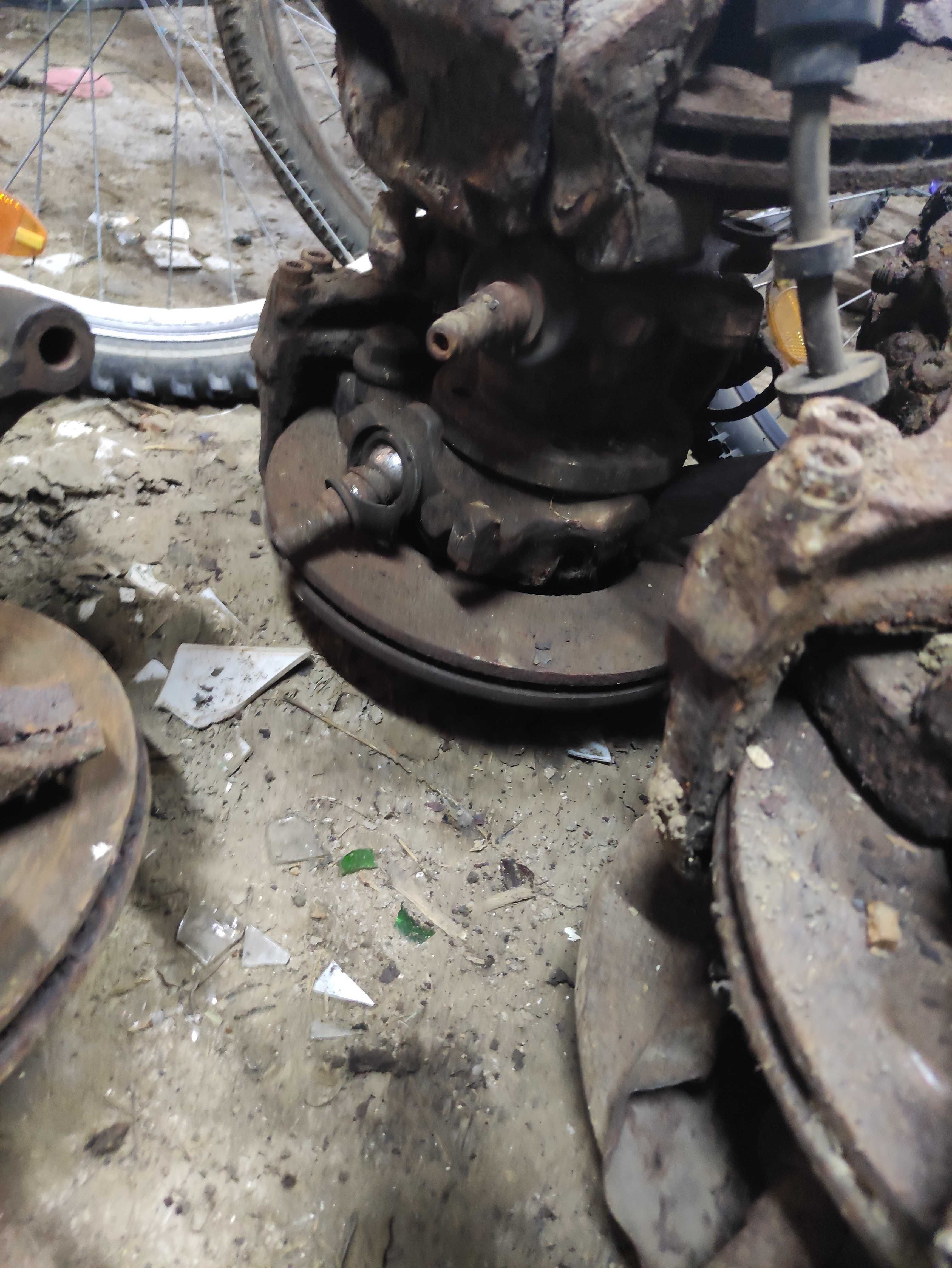 Цапфа ступиця Volkswagen t4 7D0407257A супорт поворотний кулак т4