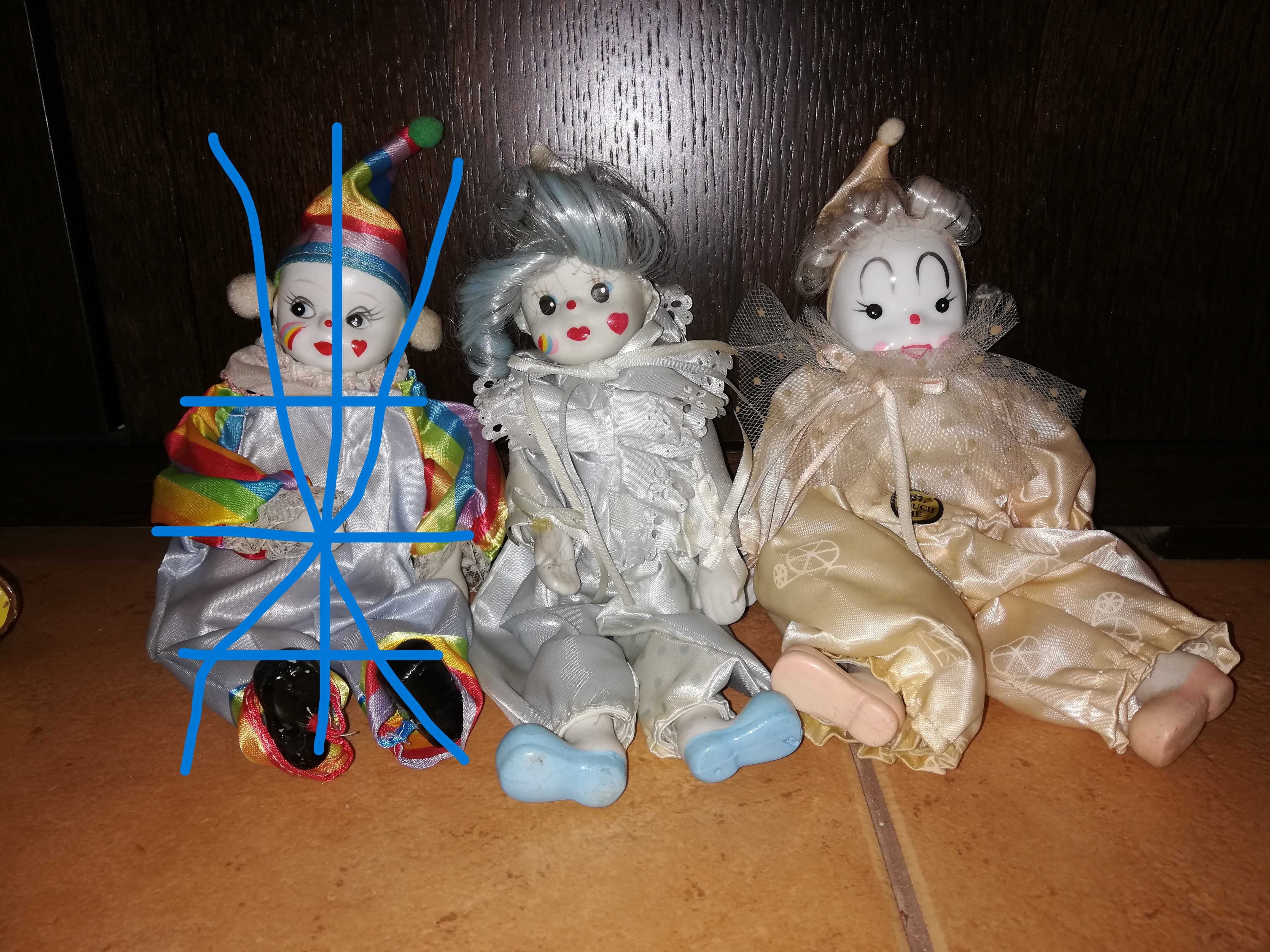 2 Palhaços / Pierrot em porcelana e 4 figuras em loiça a partir de