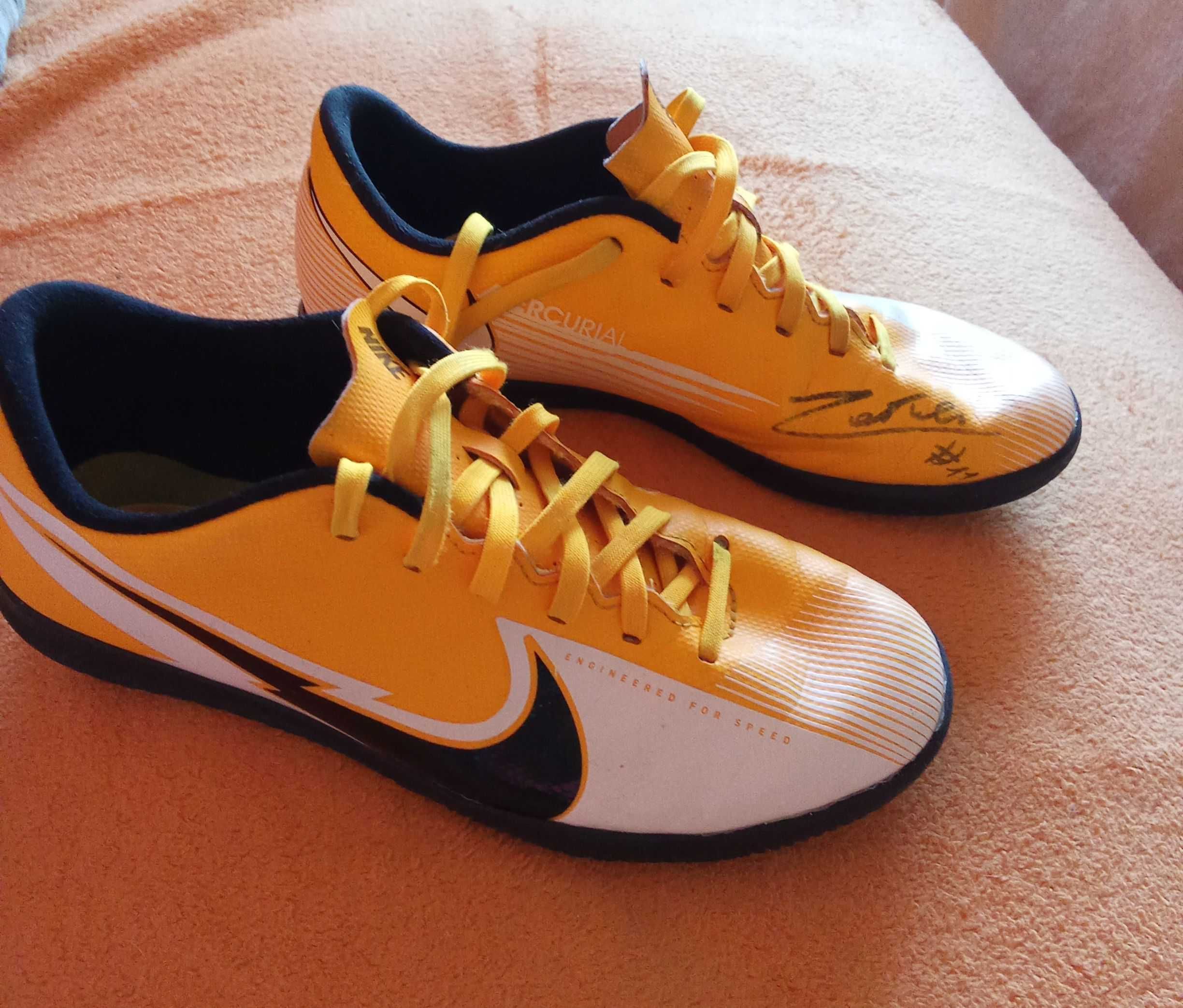 Halówki, obuwie sportowe Nike 37,5cm.