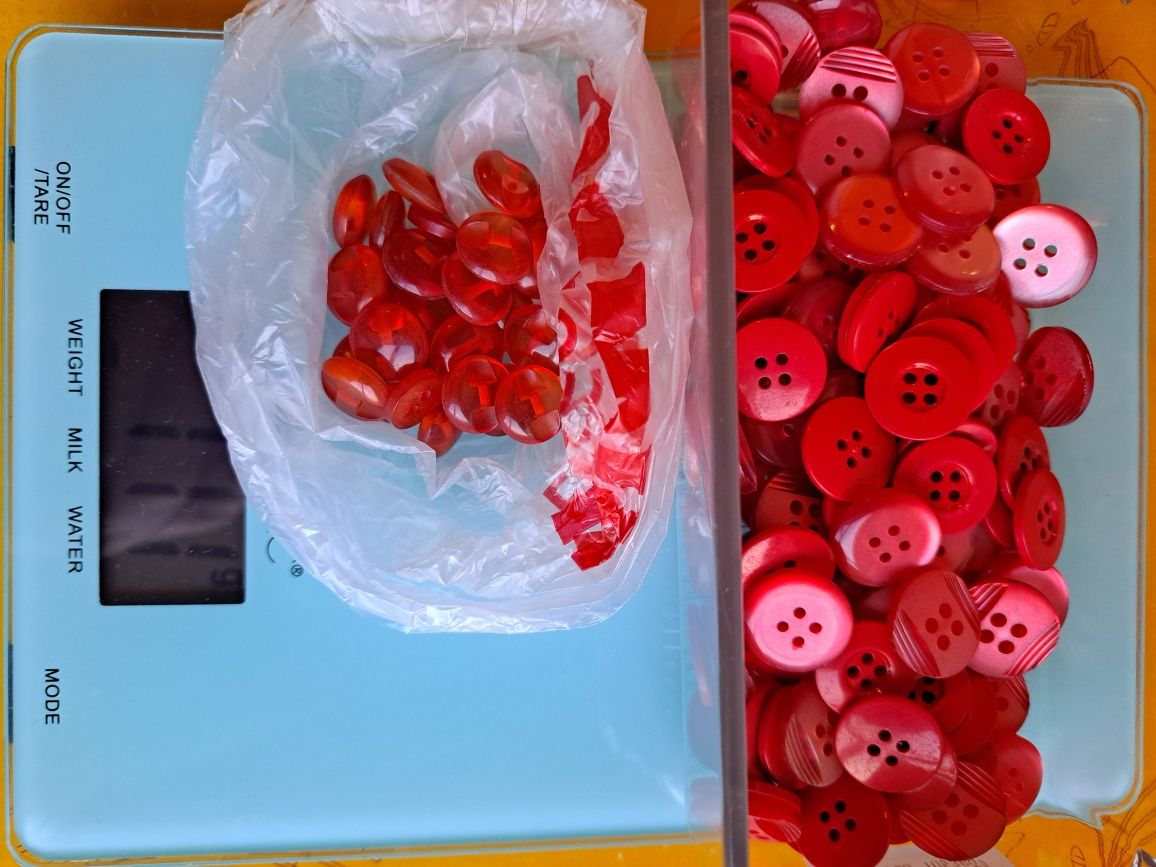 Botões Coloridos e de Vários Tamanhos - Perfeitos para Seus Projetos!