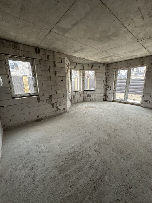 Таунхаус з виходом до озера;Лівий берег, с.Гнідин; на території басейн