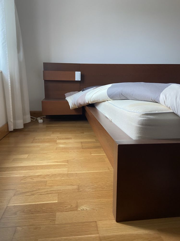 Cama de casal + 2 mesas de cabeceiras