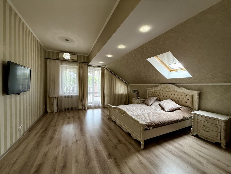 Будинок у нагірній частині міста, район ресторану «Armenia»