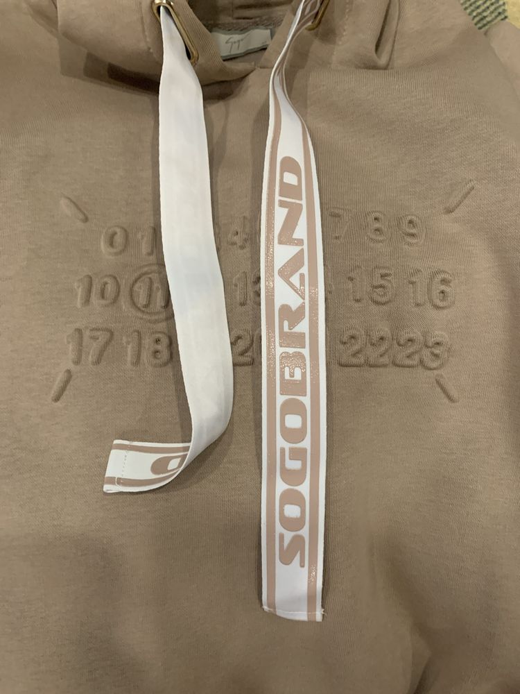 Спортивный костюм Sogo.