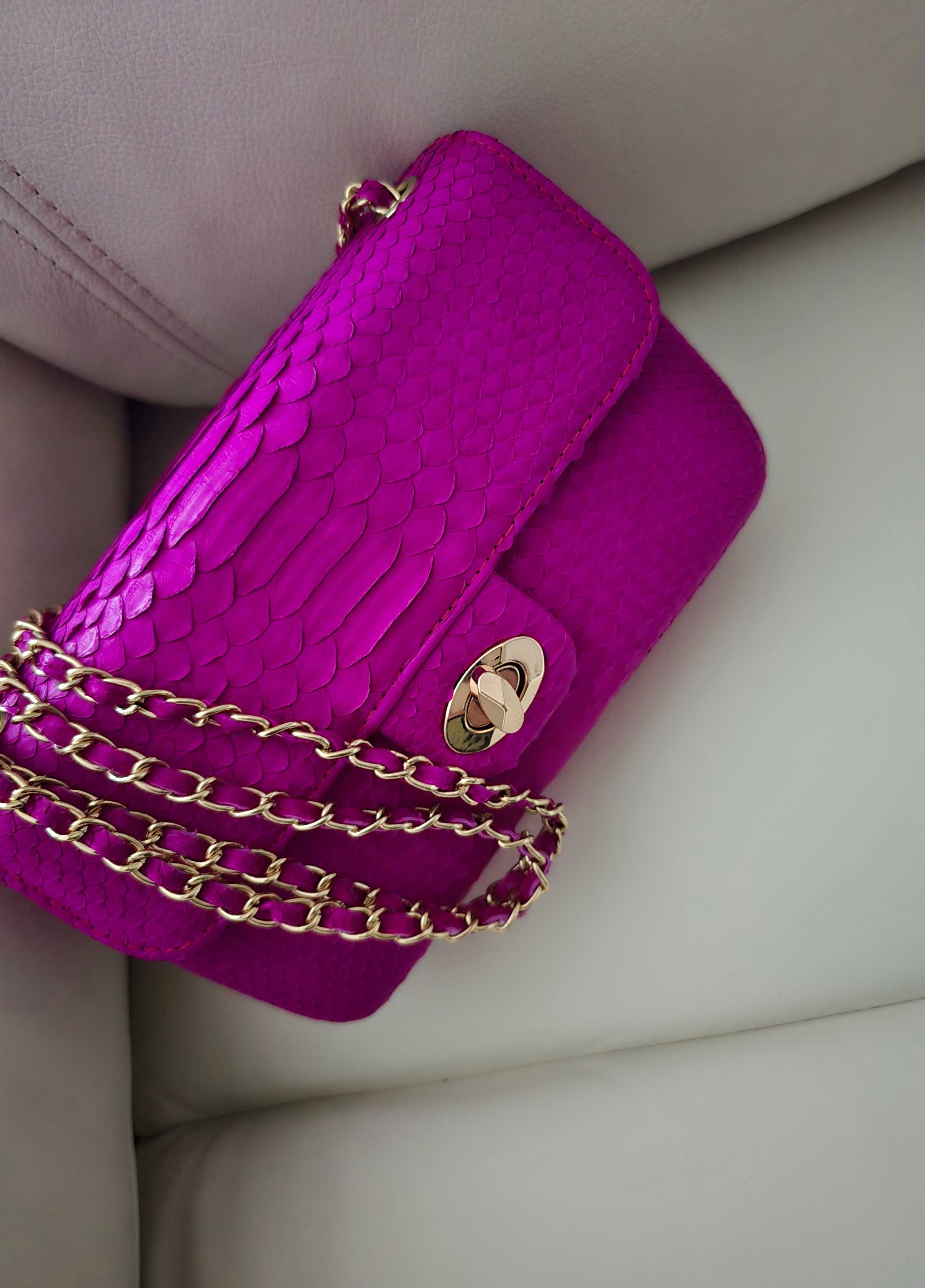 Женственная сумочка Chanel из нат. кожи питона