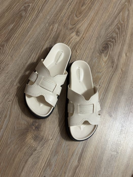 Жіночі тапочки Stradivarius