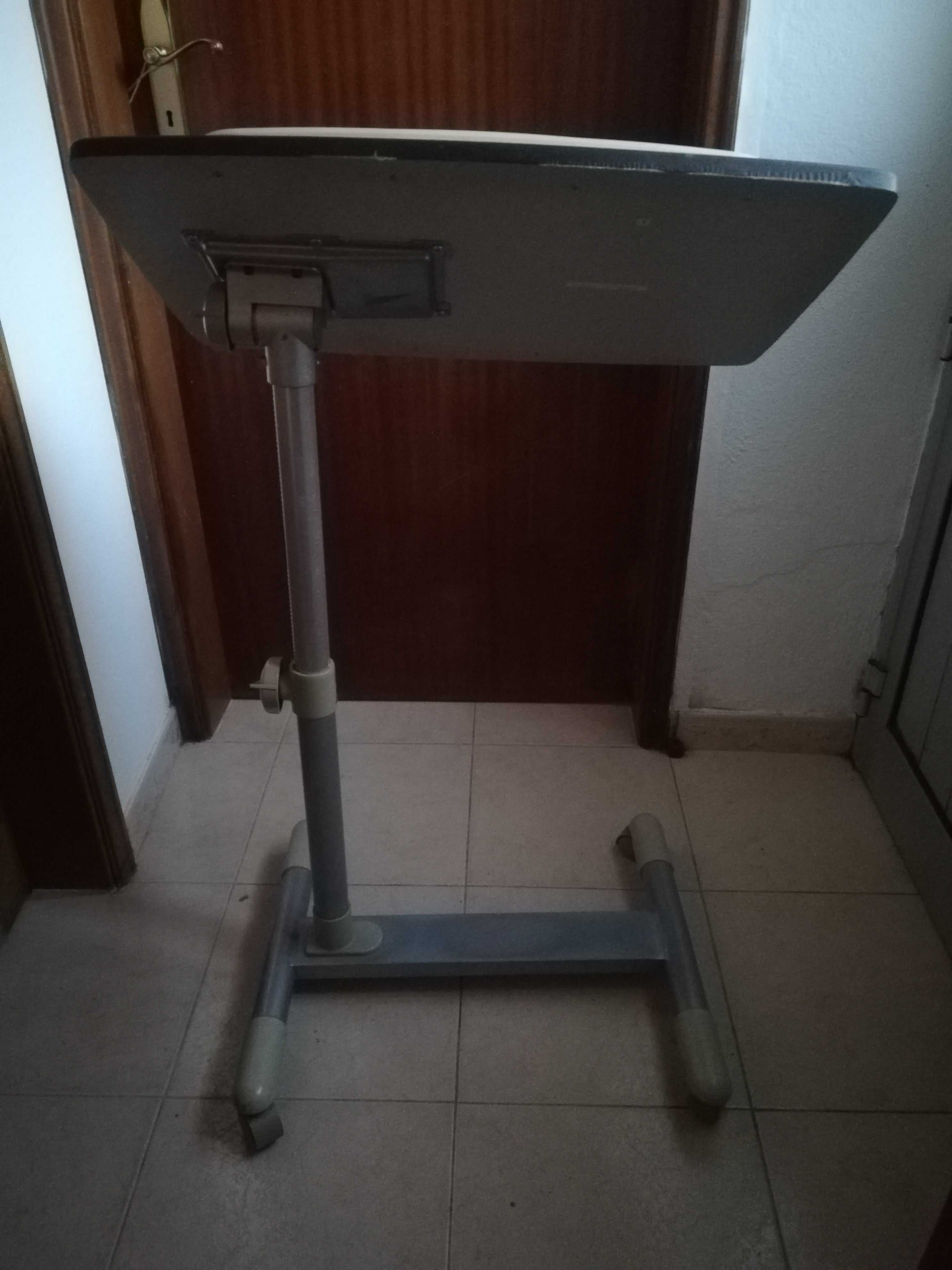 Mesa de Apoio Ajustável