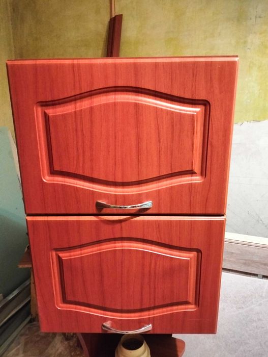 Шкаф на кухню б/в