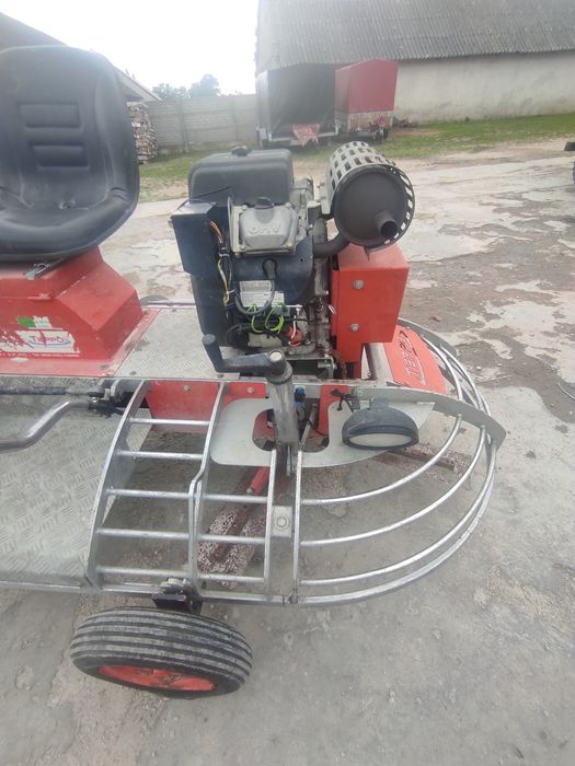 Zacieraczka samojezdna do betonu