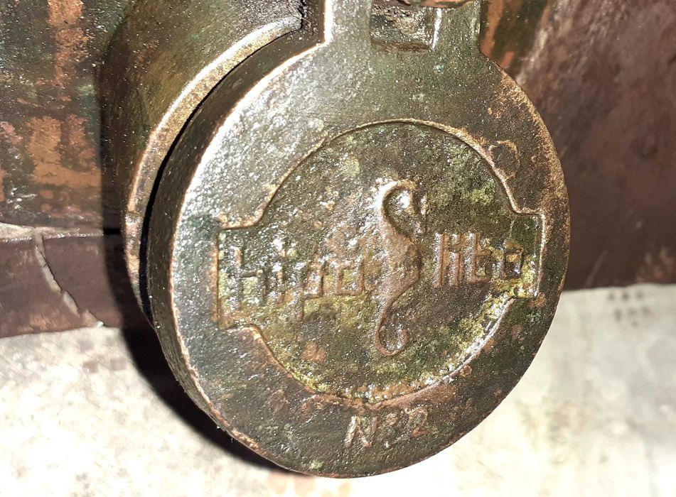 Postigo de depósito de vinho antiga e completa