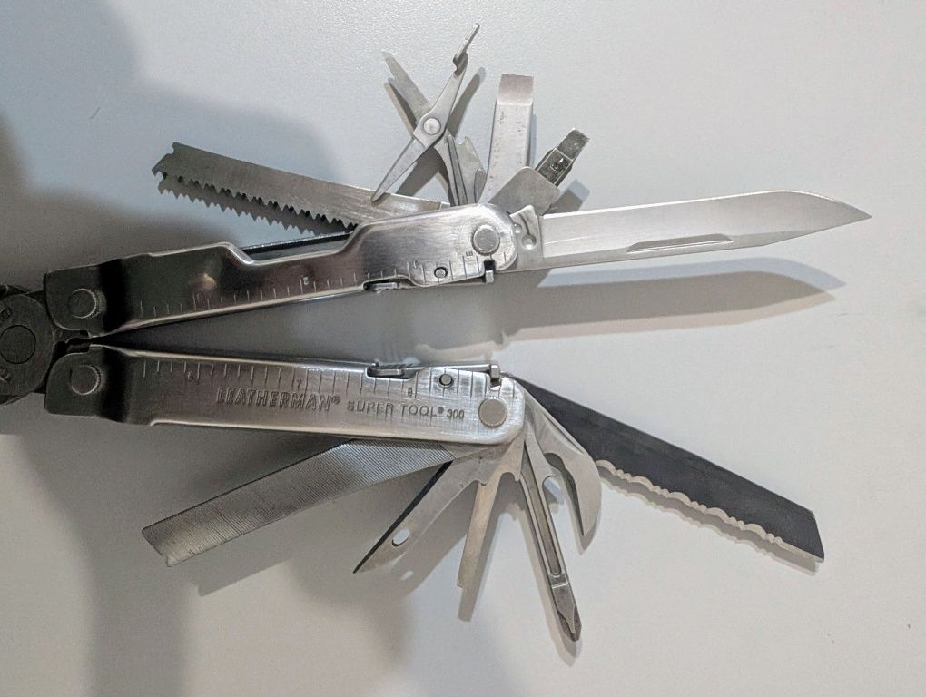 Мультиінструмент LEATHERMAN wave + Leatherman super tool 300