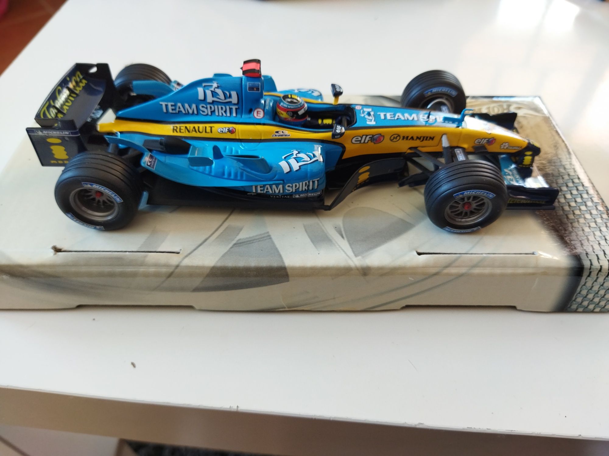 Renault R24 Fernando Alonso temporada F1 2004 1:24 Hot Wheels