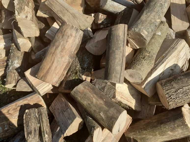 Drewno opałowe różne gatunki, łupane i rąbane.