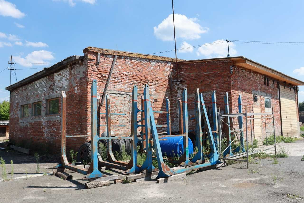 Виробнича база + з СТО + 5 вантажівок!