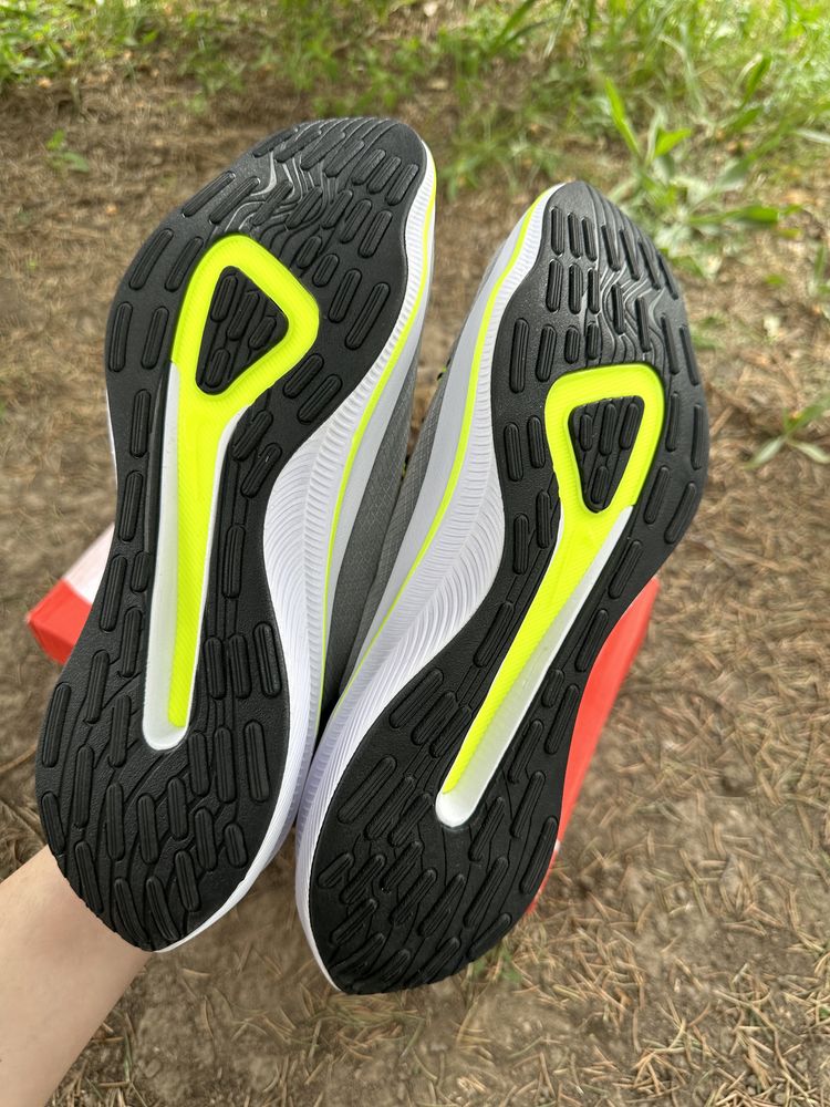 Кросівки Nike React p.42-43 , 27,5 нові
