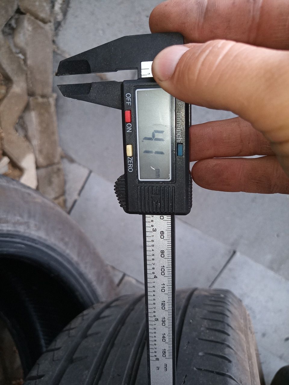 Opony letnie Avon 215/55R17