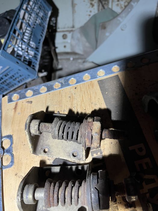 Кріплення зеркал газ 3307 3309