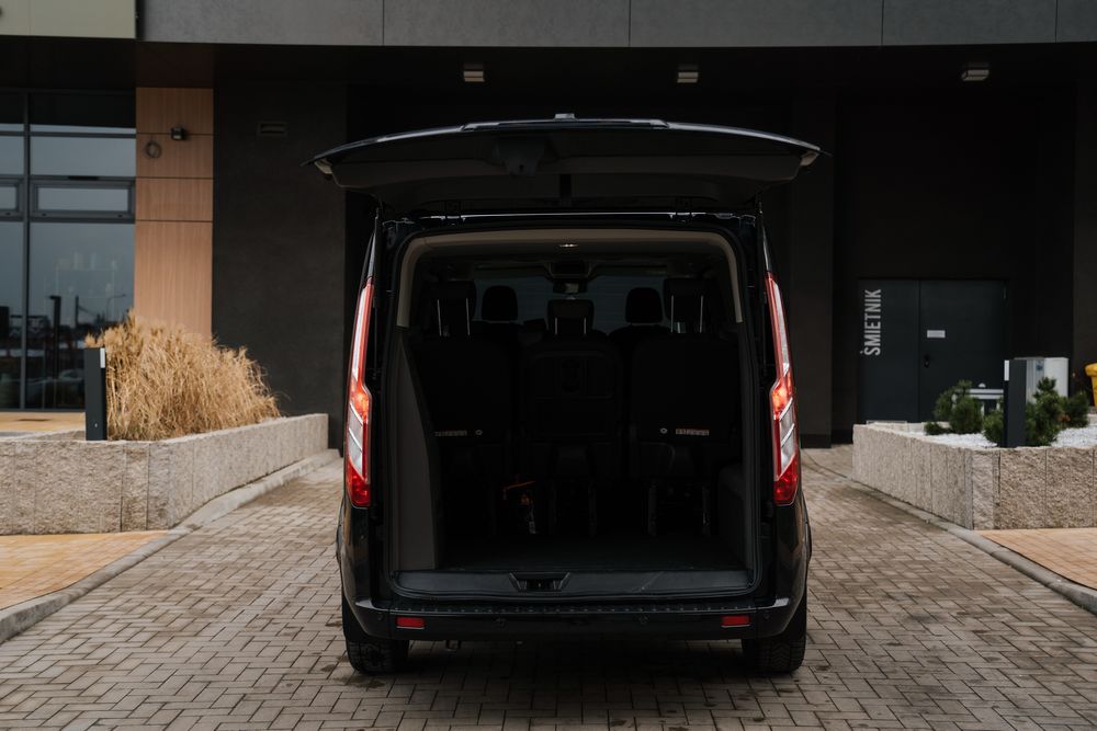 Transport na lotnisko, przewóz osób - busy 8 i 9-osobowe