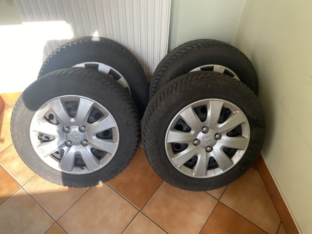 Opony zimowe 195/65R15 Nokian Snowproof 2 na flegach