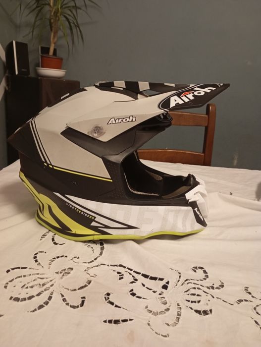 Capacete Airoh twist 2.0 tech