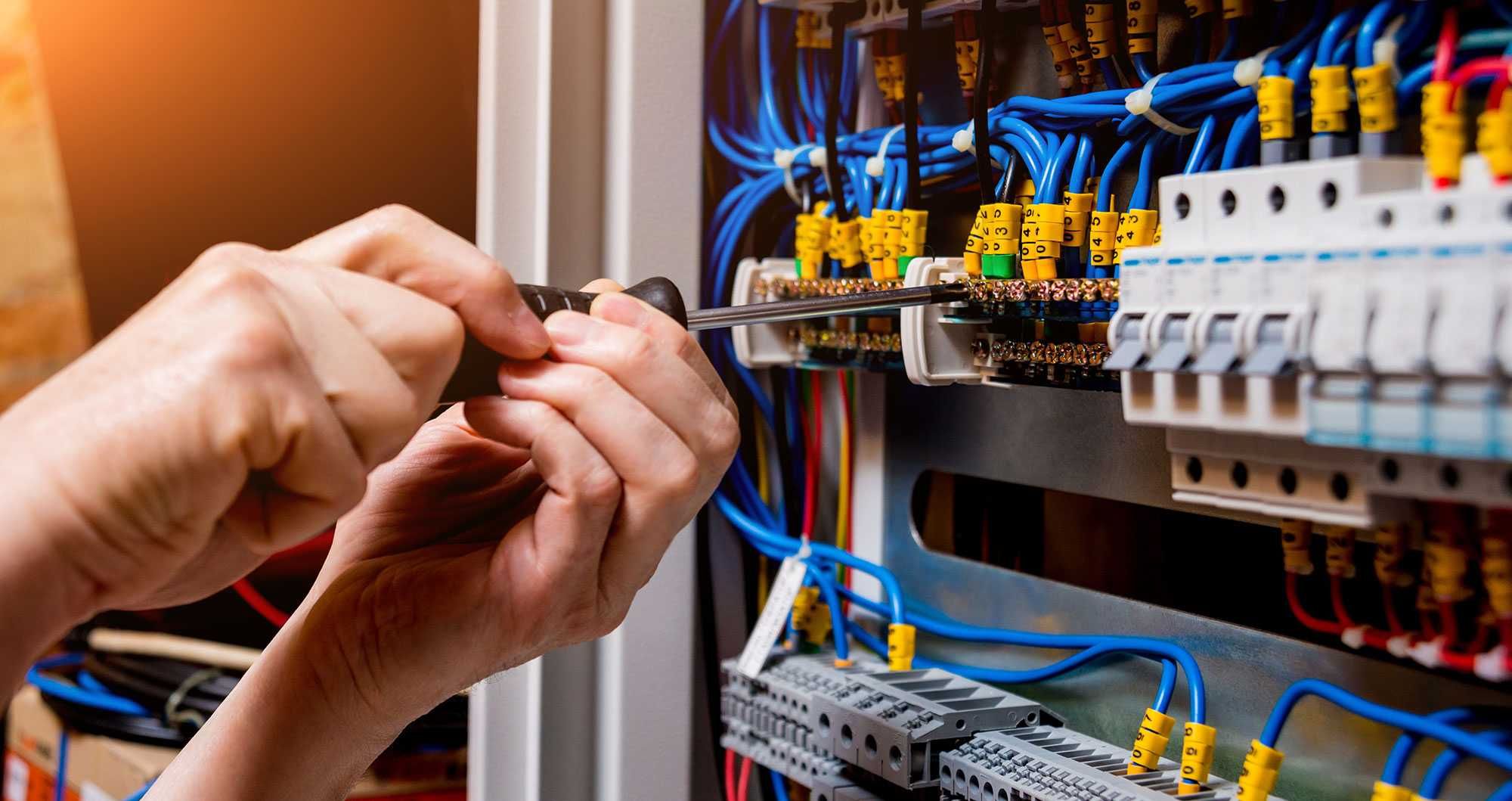 Elektryk Usługi elektryczne Instalacje elektryczne Pomiary elektryczne
