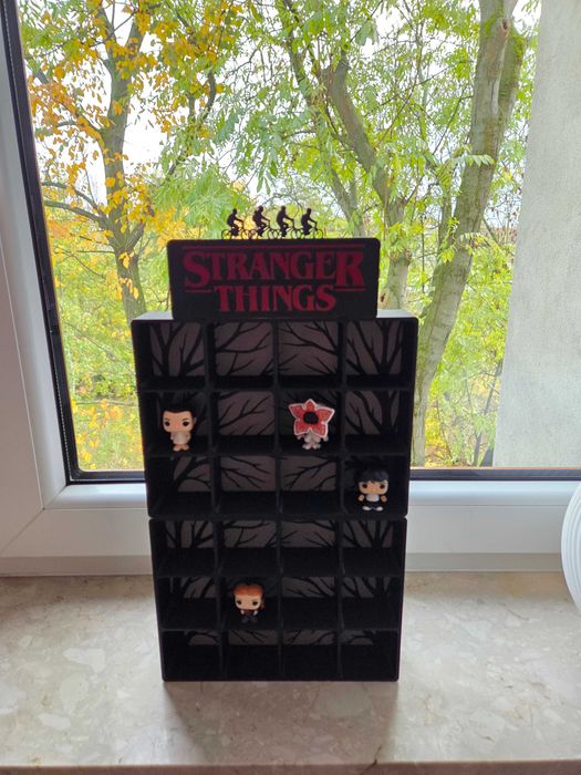 Półka na figurki Kinder Joy – Stranger Things