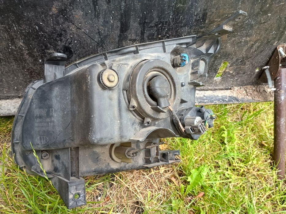 Suzuki Ignis lampa przednia prawa Stanley