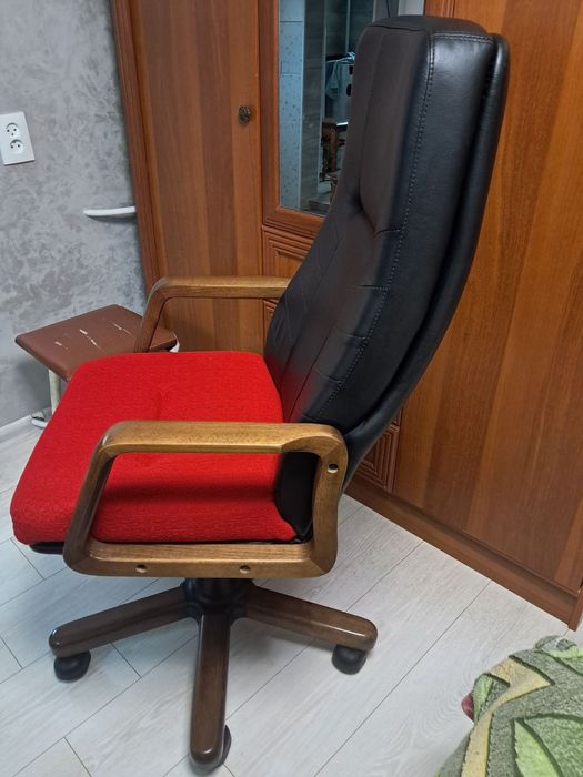 Офісний стілець. Відправляю!