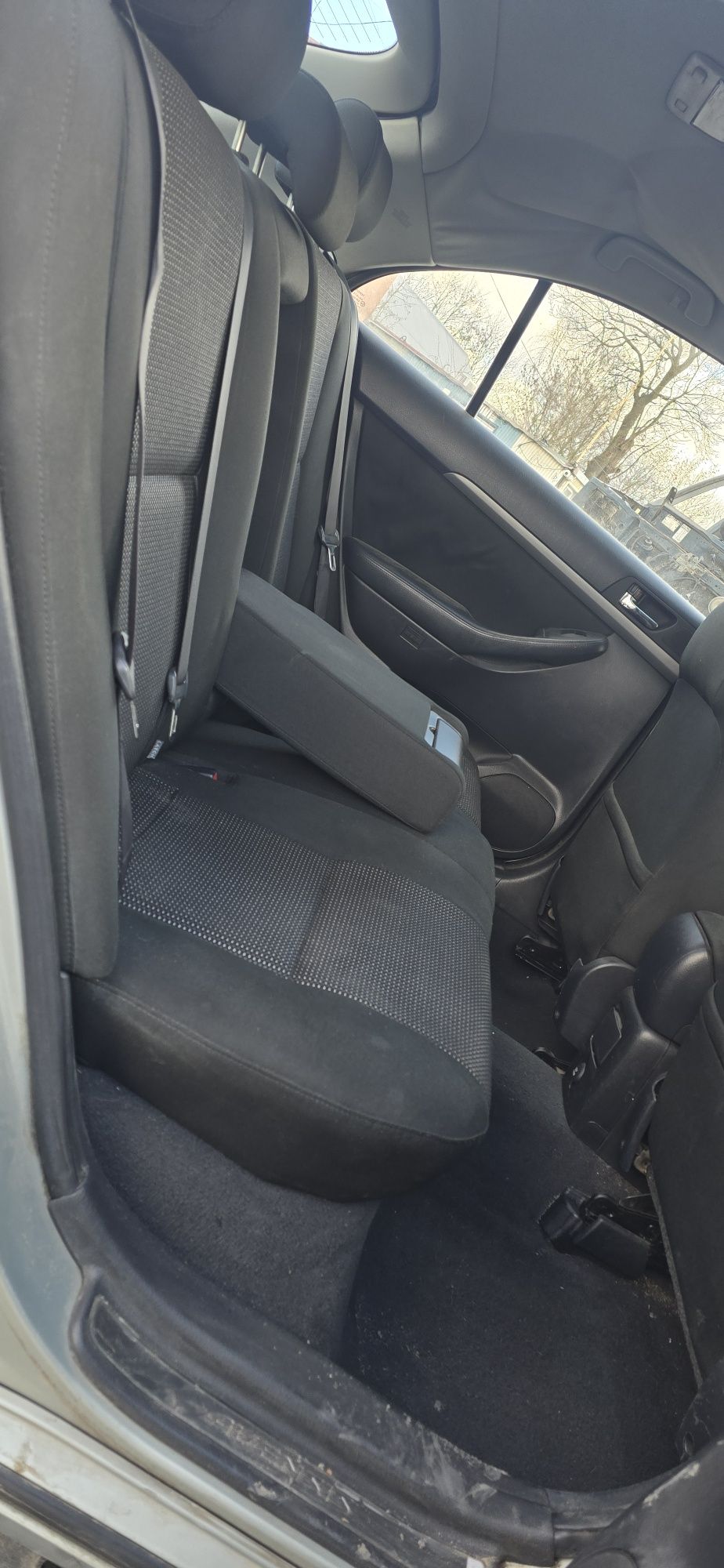 Drzwi  klapa 6T1 silnik 2.0 skrzynia biegów  Toyota Avensis T25 części