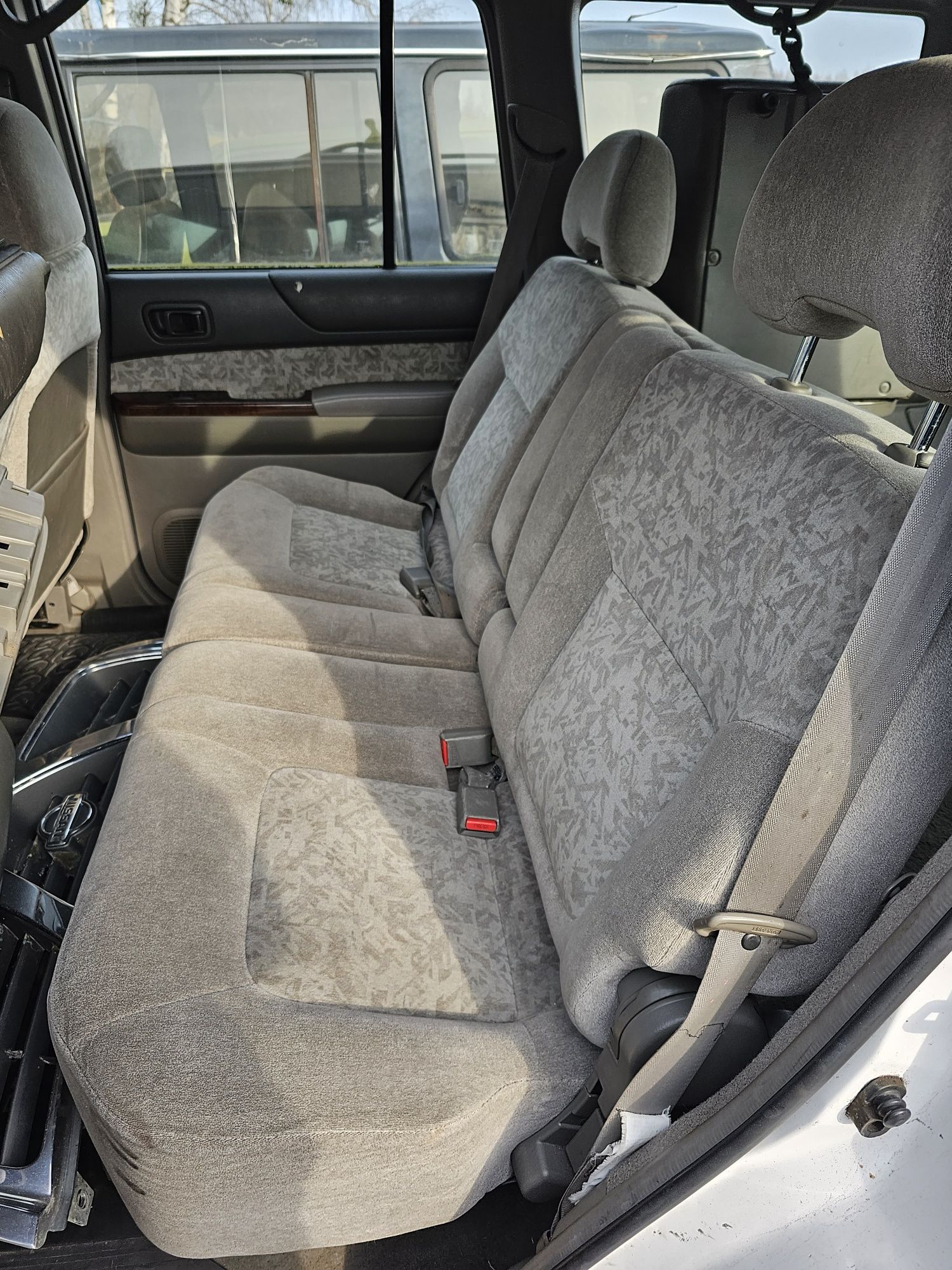 Nissan Patrol Y61 Long  siedzenia