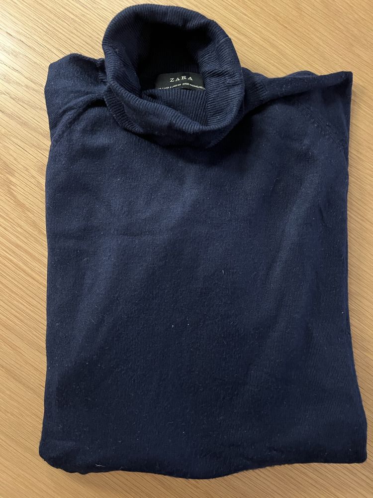 Camisola de Gola Alta cor azul escuro da Zara