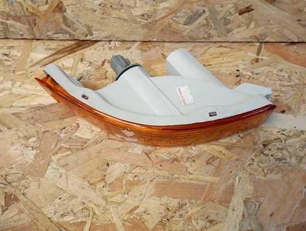 Pisca frente direito TOYOTA Corolla Sedan (_E10_)